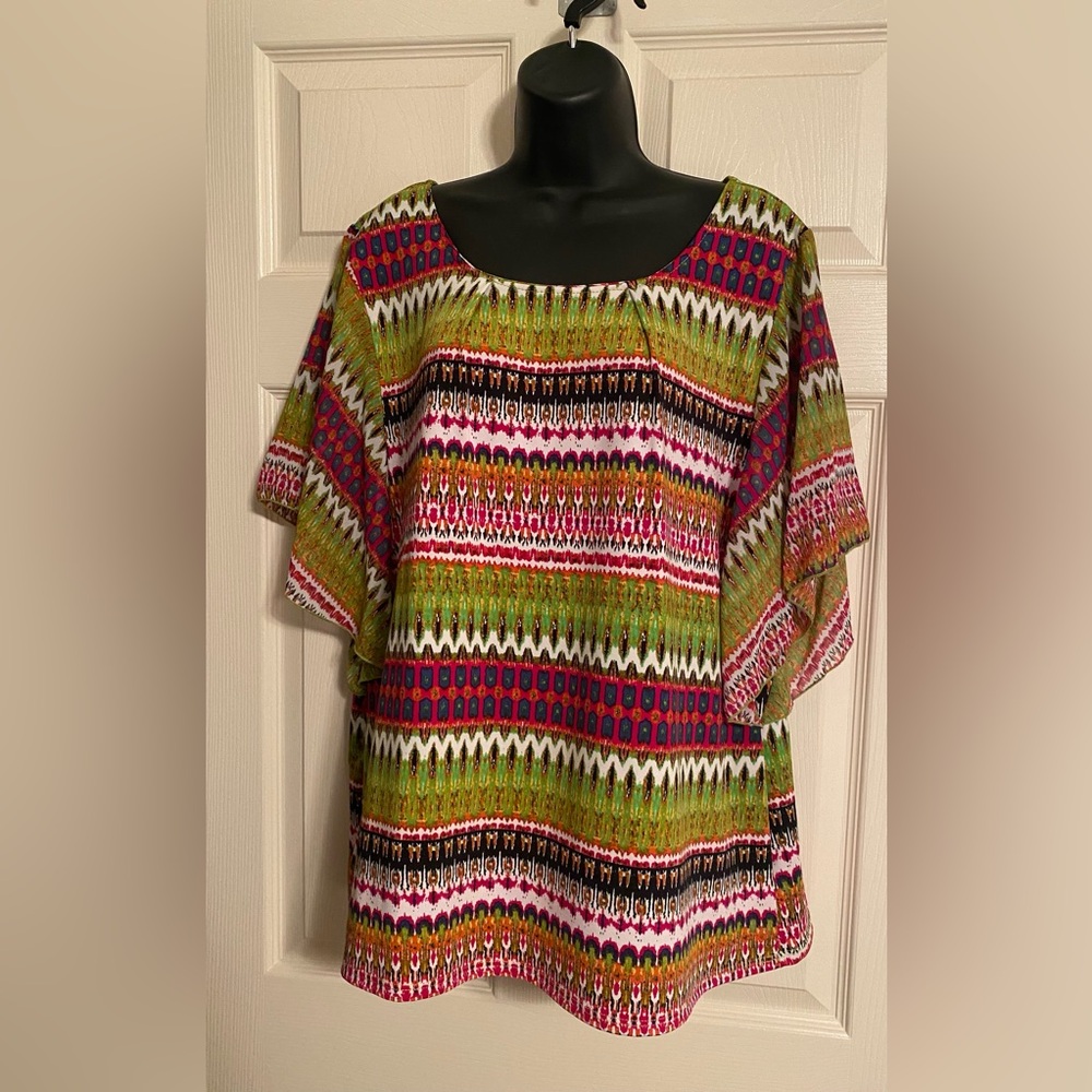 Valerie Stevens print top, 96% polyester 4% spandex.